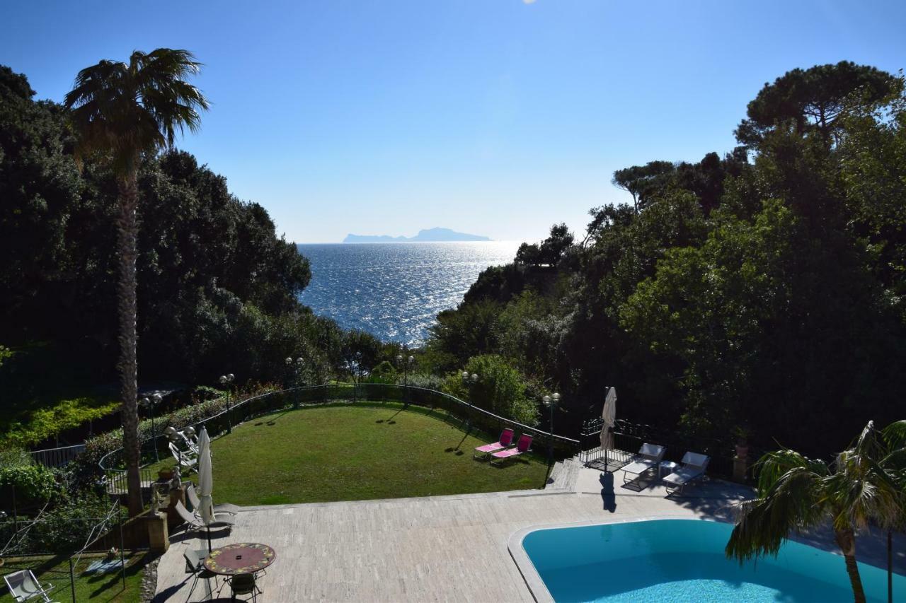 Holidays Naples Family - Pool In Front Of Capri Exterior foto