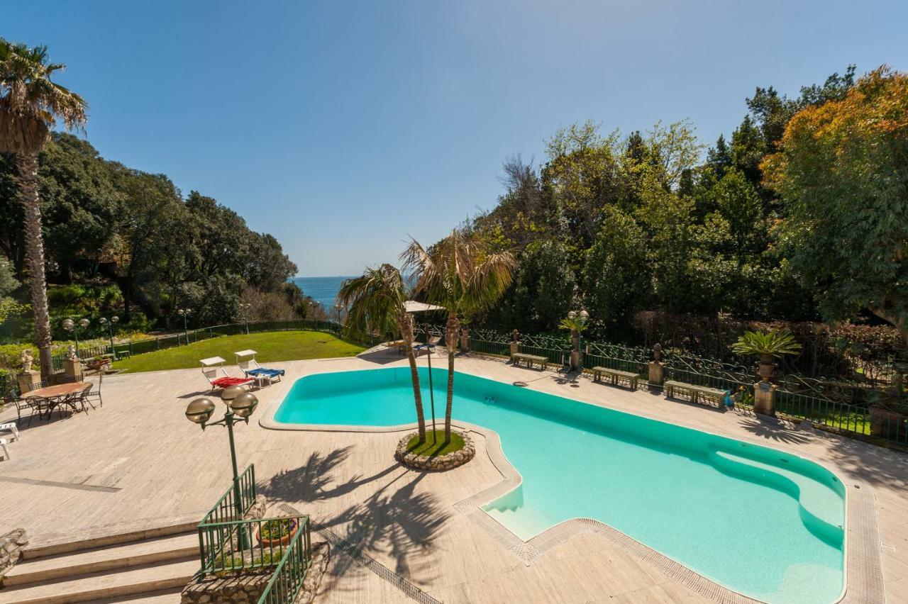 Holidays Naples Family - Pool In Front Of Capri Exterior foto