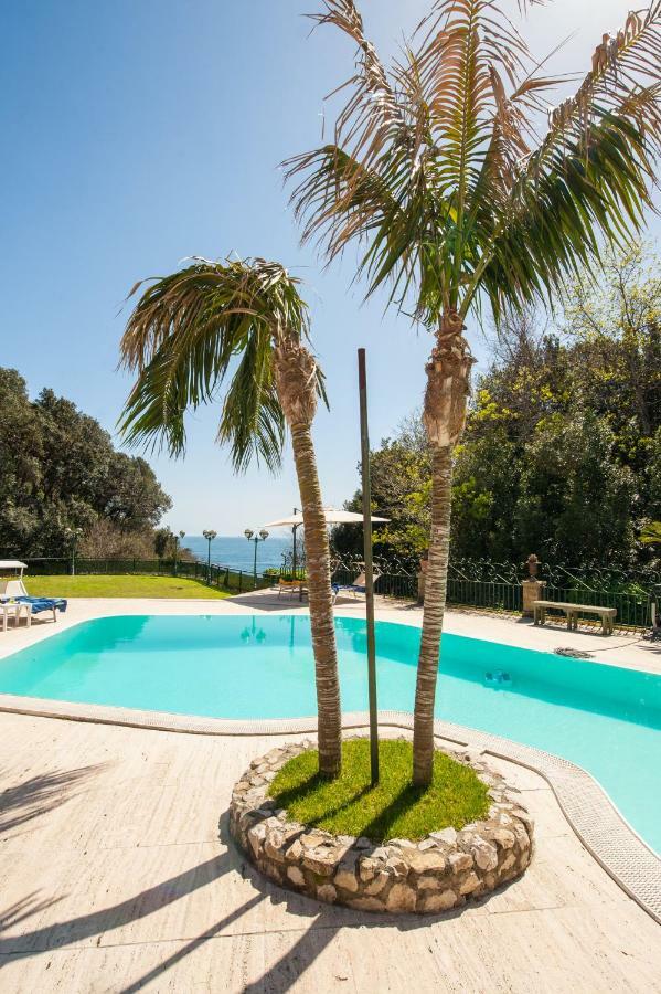 Holidays Naples Family - Pool In Front Of Capri Exterior foto