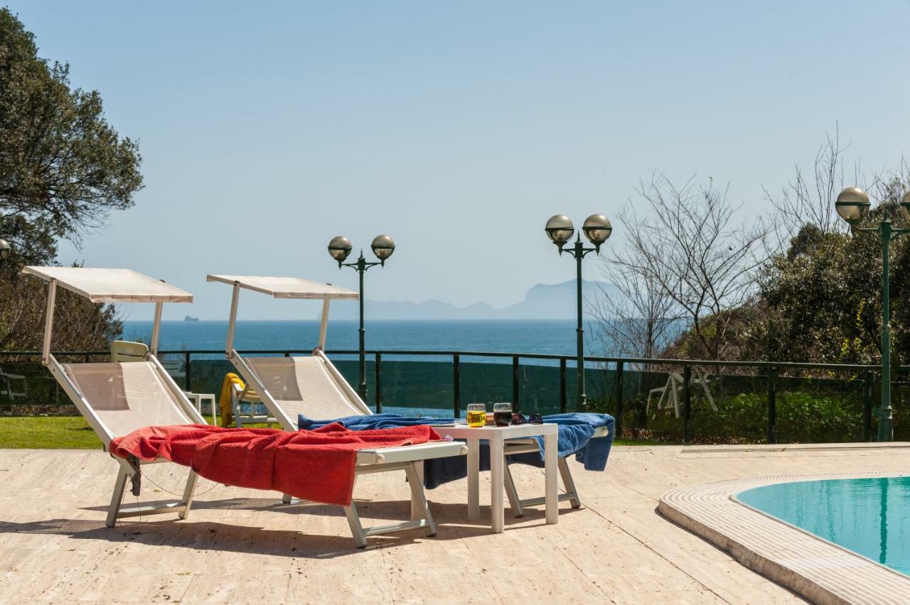 Holidays Naples Family - Pool In Front Of Capri Exterior foto