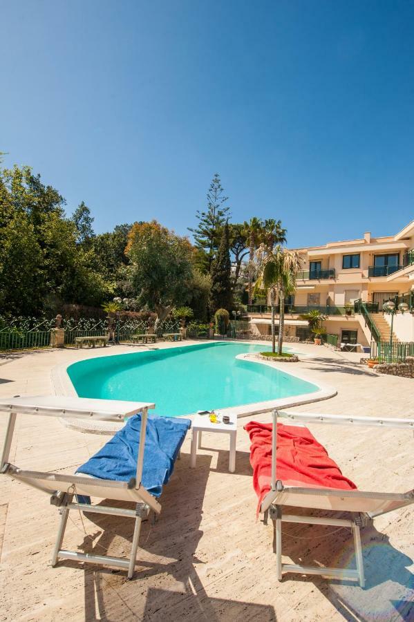 Holidays Naples Family - Pool In Front Of Capri Exterior foto