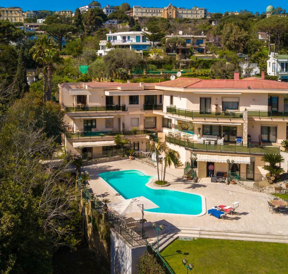 Holidays Naples Family - Pool In Front Of Capri Exterior foto